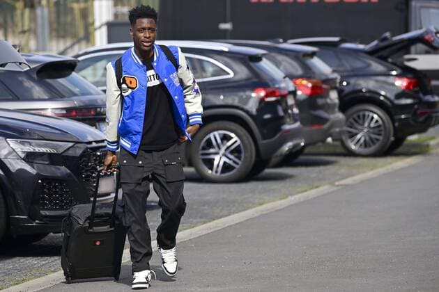 TUBIZE, BELGIUM - MARCH 21 : Sambi Lokonga Albert midfielder of Belgium arrives at the Martin s Red hotel prior to the international games against Ireland and Burkina Faso at the Belgian Football center on March 21, 2022 March 21, 2022 in Tubize, Belgium, 21 03 2022 ( Arrival of the Belgian National Football team 21 03 2022 PhotoNews Panoramic 