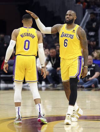 Basketball, NBA, Cleveland Cavaliers - Los Angeles Lakers Los Angeles Lakers LeBron James (6) pats Russell Westbrook (0) on the head during the fourth quarter against the Cleveland Cavaliers at Rocket Mortgage FieldHouse in Cleveland, Ohio on Monday, March 21, 2022.  CLE20220321114 AARONxJOSEFCZYK