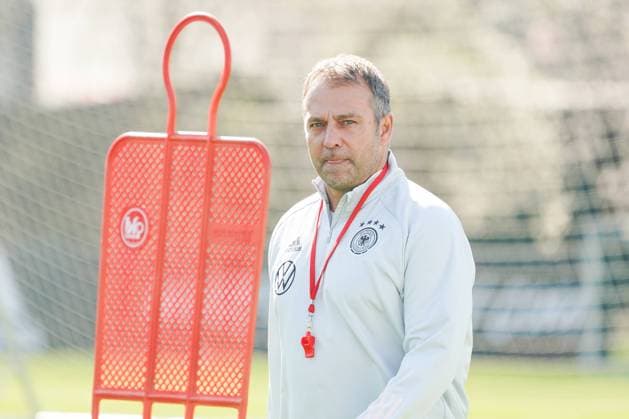 Sport Bilder des Tages Bundestrainer Hansi Flick (Deutschland Germany) - Frankfurt 22.03.2022: Training der Deutschen Nationalmannschaft