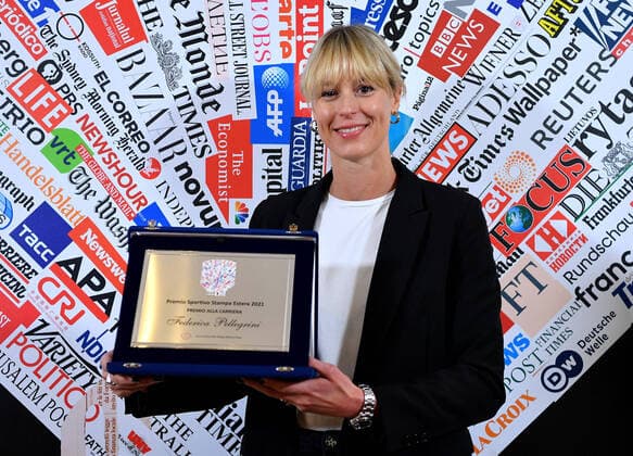 Bilder des Jahres 2022, Sport 03 März Sport Themen der Woche KW12 Sport Bilder des Tages Schwimmen, Federica Pellegrini für Lebenswerk geehrt March 22, 2022, ROMA: Former Italian swimmer Federica Pellegrini poses after receiving the Lifetime Achievement Sports Award from the Italian foreign press association, Rome, Italy, 22 March 2022. ANSA ETTORE FERRARI Federica Pellegrini receives the Lifetime Achievement Sports Award  - ZUMAa110 20220322_zaf_a110_016 Copyright: xEttorexFerrarix
