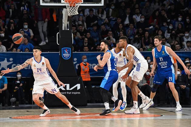 Vasilije Micic (22) , Tibor Pleiss (21) of Anadolu Efes Istanbul and Gabriel Deck (14) , Walter Tavares (22) of Real Madrid in action during the Turkish Airlines EuroLeague Regular Season match between Anadolu Efes Istanbul and Real Madrid at Sinan Erdem Dome in Istanbul, Turkey , on March 22, 2022. ( Photo Seskimphoto ) 