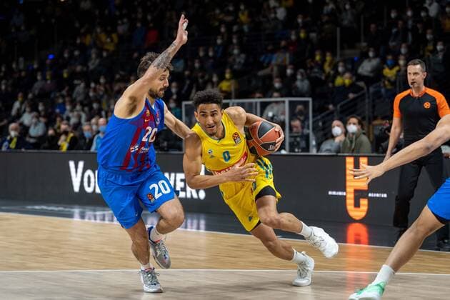 Basketball Berlin 22.03.2022 Saison 2021 2022 Euroleague Regular Season Alba Berlin - FC Barcelona, Barca Maodo Lo (Alba Berlin, No.00) Nicolas Laprovittola (Barcelona, No.20)