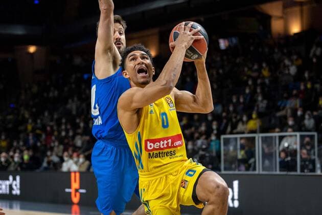 Basketball Berlin 22.03.2022 Saison 2021 2022 Euroleague Regular Season Alba Berlin - FC Barcelona, Barca Maodo Lo (Alba Berlin, No.00) Nicolas Laprovittola (Barcelona, No.20)
