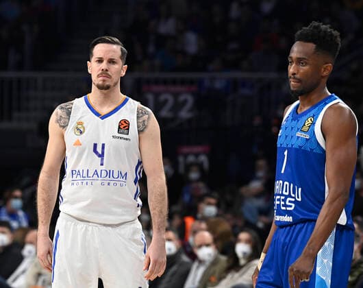 Rodrigue Beaubois (R) of Anadolu Efes Istanbul and Thomas Heurtel (L) of Real Madrid in action during the Turkish Airlines EuroLeague Regular Season match between Anadolu Efes Istanbul and Real Madrid at Sinan Erdem Dome in Istanbul, Turkey , on March 22, 2022. ( Photo Seskimphoto ) 