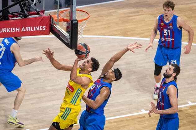 Basketball Berlin 22.03.2022 Saison 2021 2022 Euroleague Regular Season Alba Berlin - FC Barcelona, Barca Oscar Da Silva (Alba Berlin, No.01) Brandon Davies (Barcelona, No.00)