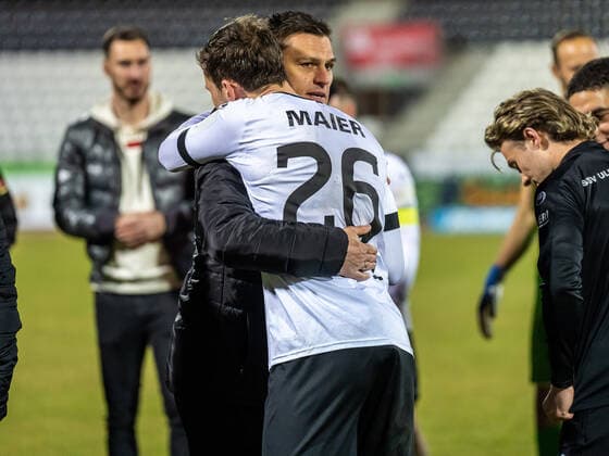Thomas Woerle, Cheftrainer (SSV Ulm 1846) umarmt Philipp Maier (SSV Ulm 1846, 26) nach dem Spiel, SSV Ulm 1846 vs. FC-Astoria Walldorf, Regionalliga Suedwest, Fussball, Herren, 22.03.2022 EIBNER Michael Schmidt SSV Ulm 1846 vs. FC-Astoria Walldorf, Regionalliga Suedwest, Fussball, Herren, 22.03.2022 Ulm Copyright: xMichaelxSchmidt Eibner-Pressefotx EP_MST