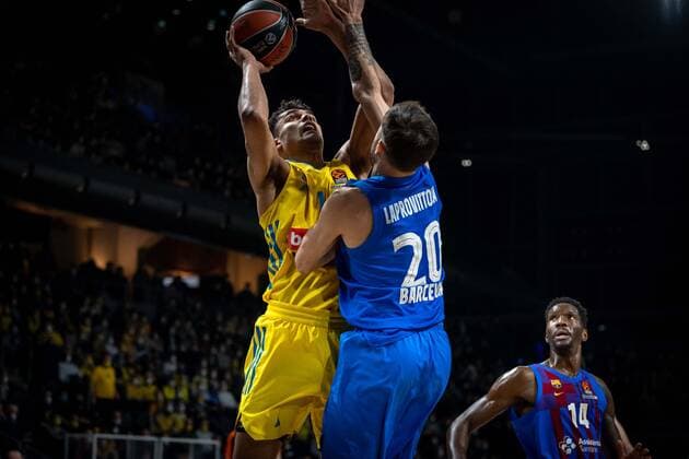 Basketball Berlin 22.03.2022 Saison 2021 2022 Euroleague Regular Season Alba Berlin - FC Barcelona, Barca Oscar Da Silva (Alba Berlin, No.01) Nicolas Laprovittola (Barcelona, No.20)