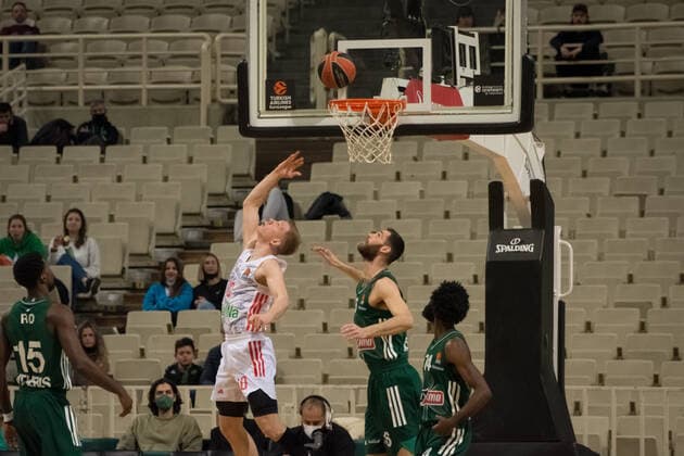 Sport Bilder des Tages Panathinaikos OPAP Athens v FC Bayern Munich - Turkish Airlines EuroLeague Ognjen Jaramaz (10) and George Papagiannis (6) in action during the Turkish Airlines EuroLeague Regular Season Round 31 match between Panathinaikos OPAP Athens and FC Bayern Munich at OAKA stadium on March 22, 2022 in Athens, Greece. Athens Greece  Copyright: xNikolasxKokovlisx originalFilename:kokovlis-notitle220322_npkUZ.jpg
