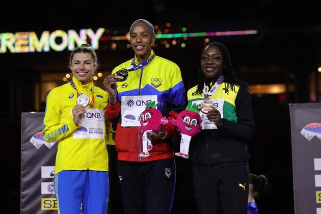Belgrad , World Athletics indoor Championships Belgrad 2022, Hallen WM Belgrad 2022, 18.03-20.03.2022 , Stark arena Belgrad, Dreisprung Frauen Siegerehrung Maryna Bekh-Romanchuk, Silbermedaillen, Yulimar Rojas Venezuela , Goldmedaillen Kimberly Williams Jamaike, Bronzemedaillen, Foto Chai von der Laage *** Belgrade , World Athletics indoor Championships Belgrade 2022, World Indoor Championships Belgrade 2022, 18 03 20 03 2022 , Stark arena Belgrade, triple jump women award ceremony Maryna Bekh Romanchuk, silver medals, Yulimar Rojas Venezuela , gold medals Kimberly Williams Jamaike, bronze medals, photo Chai von der Laage