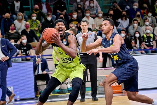 medi bayreuth - EWE Baskets Oldenburg, Basketball, Bundesliga, BBL, Spieltag 14, Spielzeit 2021 2022, 23.03.2022 2 Anim Sacar (medi Bayreuth) 12Breunig, Martin (EWE Oldenburg) medi bayreuth - EWE Baskets Oldenburg , Basketball, Bundesliga, BBL, Spieltag 14, Spielzeit 2021 2022, 23.03.2022 Bayreuth Copyright: xEibner-Pressefoto ThorstenxOchsx EP_TOS