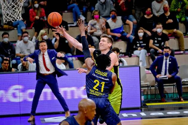 medi bayreuth - EWE Baskets Oldenburg, Basketball, Bundesliga, BBL, Spieltag 14, Spielzeit 2021 2022, 23.03.2022 11 Seiferth Andreas (medi Bayreuth) 21 Odiase, Tai (EWE Oldenburg) medi bayreuth - EWE Baskets Oldenburg , Basketball, Bundesliga, BBL, Spieltag 14, Spielzeit 2021 2022, 23.03.2022 Bayreuth Copyright: xEibner-Pressefoto ThorstenxOchsx EP_TOS