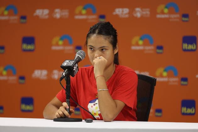 March 23, 2022, Miami Gardens, Florida, United States Of America: MIAMI GARDENS, FLORIDA - MARCH 23: Emma Raducanu of Great Britain fields questions from the media at a press conference, PK, Pressekonferenz during the Miami Open at Hard Rock Stadium on March 23, 2022 in Miami Gardens, Florida...People: Emma Raducanu Miami Gardens United States Of America - ZUMAs214 20220323_zda_s214_066 Copyright: xSMGx