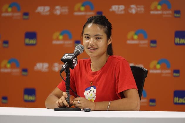March 23, 2022, Miami Gardens, Florida, United States Of America: MIAMI GARDENS, FLORIDA - MARCH 23: Emma Raducanu of Great Britain fields questions from the media at a press conference, PK, Pressekonferenz during the Miami Open at Hard Rock Stadium on March 23, 2022 in Miami Gardens, Florida...People: Emma Raducanu Miami Gardens United States Of America - ZUMAs214 20220323_zda_s214_069 Copyright: xSMGx