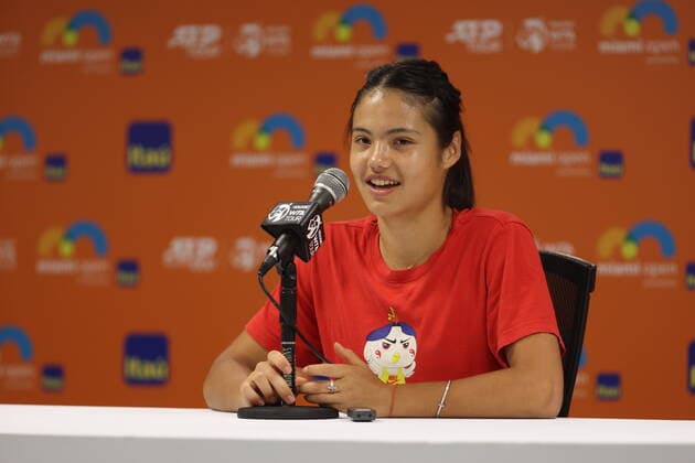 March 23, 2022, Miami Gardens, Florida, United States Of America: MIAMI GARDENS, FLORIDA - MARCH 23: Emma Raducanu of Great Britain fields questions from the media at a press conference, PK, Pressekonferenz during the Miami Open at Hard Rock Stadium on March 23, 2022 in Miami Gardens, Florida...People: Emma Raducanu Miami Gardens United States Of America - ZUMAs214 20220323_zda_s214_071 Copyright: xSMGx
