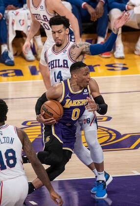 March 23, 2022, Los Angeles, California, USA: Danny Green 14 of the Philadelphia 76ers tries to stop Russell Westbrook 0 of the Los Angeles Lakers during their NBA, Basketball Herren, USA game on Wednesday March 23, 2022 at Crypto.com Arena in Los Angeles, California. Lakers lose to 76ers, 121-126. PI Los Angeles USA - ZUMAp124 20220323_zaa_p124_027 Copyright: xJAVIERxROJASx