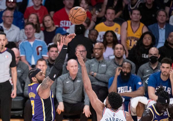 March 23, 2022, Los Angeles, California, USA: Camelo Anthony 7 of the Los Angeles Lakers puts up a shot during their NBA, Basketball Herren, USA game against the Philadelphia 76ers on Wednesday March 23, 2022 at Crypto.com Arena in Los Angeles, California. Lakers lose to 76ers, 121-126. PI Los Angeles USA - ZUMAp124 20220323_zaa_p124_037 Copyright: xJAVIERxROJASx