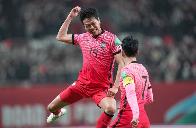 Sport Themen der Woche KW12 Sport Bilder des Tages 2022 FIFA World Cup, WM, Weltmeisterschaft, Fussball Asia qualification ( South Korea vs Iran - 20220324 ) SEOUL, SOUTH KOREA, MAR 24 : Kim Young-gwon of South Korea celebrates his goal during the 2022 FIFA World Cup qualification Asia Final Round Group A match between South Korea and Iran at the Seoul World Cub Stadium in Seoul, South Korea, 24 March 2022. (Editorial Use Only) Seoul the Seoul World Cup Stadium South Korea 7269_255327 Copyright: xSeokyongxLee PentaxPressx