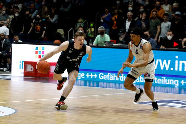 24.03.2022, easyCredit Basketball Bundesliga, BBL, Saison 2021 2022, Herren, Chemnitz Niners - Hamburg Towers Justus Hollatz, Hamburg Towers, Nelson Weidemann, Niners Chemnitz Chemnitz Messe Chemnitz Sachsen Germany