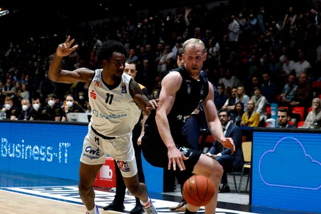 24.03.2022, easyCredit Basketball Bundesliga, BBL, Saison 2021 2022, Herren, Chemnitz Niners - Hamburg Towers Isiaha Mike, Niners Chemnitz, Seth Hinrichs, Hamburg Towers Chemnitz Messe Chemnitz Sachsen Germany