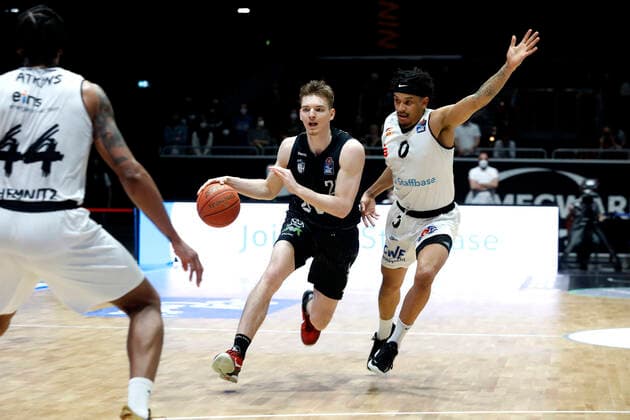 24.03.2022, easyCredit Basketball Bundesliga, BBL, Saison 2021 2022, Herren, Chemnitz Niners - Hamburg Towers Justus Hollatz, Hamburg Towers, Nelson Weidemann, Niners Chemnitz Chemnitz Messe Chemnitz Sachsen Germany