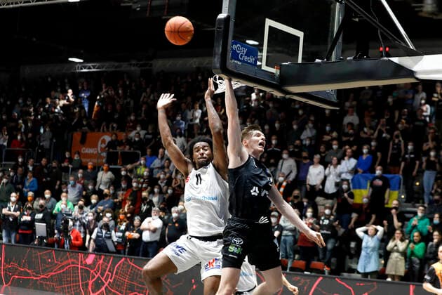 24.03.2022, easyCredit Basketball Bundesliga, BBL, Saison 2021 2022, Herren, Chemnitz Niners - Hamburg Towers Justus Hollatz, Hamburg Towers, Isiaha Mike, Niners Chemnitz Chemnitz Messe Chemnitz Sachsen Germany