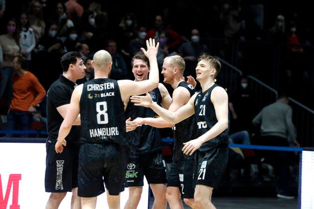 24.03.2022, easyCredit Basketball Bundesliga, BBL, Saison 2021 2022, Herren, Chemnitz Niners - Hamburg Towers Jubel der Hamburg Towers nach dem Spiel Chemnitz Messe Chemnitz Sachsen Germany