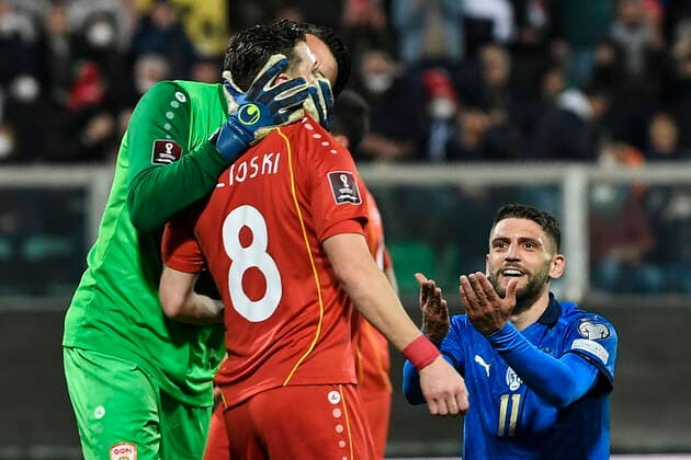 Bilder des Jahres 2022, Sport 03 März Sport Themen der Woche KW12 Photo LaPresse - Fabio Ferrari March, 24 2022 Palermo, Italy soccer Italy vs Macedonia del Nord - Playoff Qatar World Cup Qualifiers - Renzo Barbera stadium of Palermo In the pic:Domenico Berardi (Italy)Stole Dimitrievski (Macedonia del Nord)Ezgjan Alioski(Macedonia del Nord)  Copyright: xFabioxFerrari LaPressex