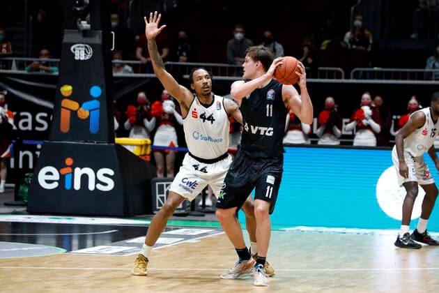 24.03.2022, easyCredit Basketball Bundesliga, BBL, Saison 2021 2022, Herren, Chemnitz Niners - Hamburg Towers Maik Kotsar, Hamburg Towers, Darion Atkins, Niners Chemnitz Chemnitz Messe Chemnitz Sachsen Germany