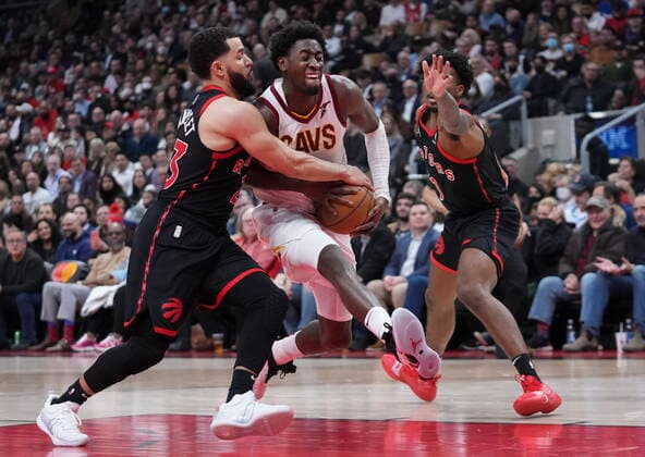 March 24, 2022, TORONTO, ON, CANADA: Cleveland Cavaliers guard Caris LeVert (3) tries to drive past Toronto Raptors guard Fred VanVleet (23) and Raptors guard Armoni Brooks (1) during second half NBA, Basketball Herren, USA basketball action in Toronto on Thursday, March 24, 2022. Canada News - March 24, 2022  - ZUMAc35_ 20220324_zaf_c35_212 Copyright: xNathanxDenettex