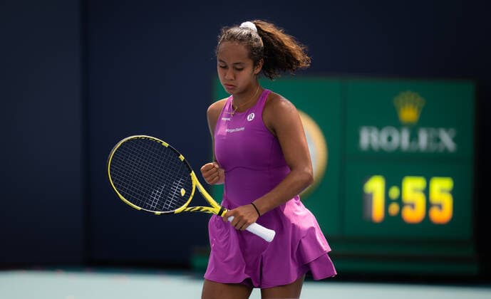 March 24, 2022, MIAMI, FLORIDA, UNITED STATES: Leylah Fernandez of Canada in action during the second round of the 2022 Miami Open WTA, Tennis Damen 1000 tennis tournament against Karolina Muchova of the Czech Republic MIAMI UNITED STATES - ZUMAa181 20220324_zaa_a181_009 Copyright: xRobxPrangex