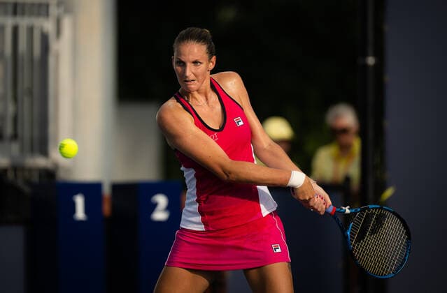 March 24, 2022, MIAMI, FLORIDA, UNITED STATES: Karolina Pliskova of the Czech Republic in action during the second round of the 2022 Miami Open WTA, Tennis Damen 1000 tennis tournament against Anna Kalinskaya of Russia MIAMI UNITED STATES - ZUMAa181 20220324_zaa_a181_056 Copyright: xRobxPrangex