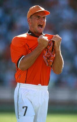 Netherlands v Argentina 4 July 1998 - FIFA World Cup, WM, Weltmeisterschaft, Fussball - Quarter Final - Stade Veldorome - Netherlands v Argentina - Ronald de Boer of the Netherlands clutches his shirt after their victory over Argentina in the quarter finals. - (photo by Mark Leech Offside) Marseille France *** Niederlande gegen Argentinien 4. Juli 1998 FIFA-Weltpokal-Viertelfinale Stade Veldorome Niederlande gegen Argentinien Ronald de Boer (Niederlande) umklammert sein Trikot nach dem Sieg über Argentinien im Viertelfinale Foto von Mark Leech Abseits Marseille Frankreich  Copyright: xMarkxLeechxOffside