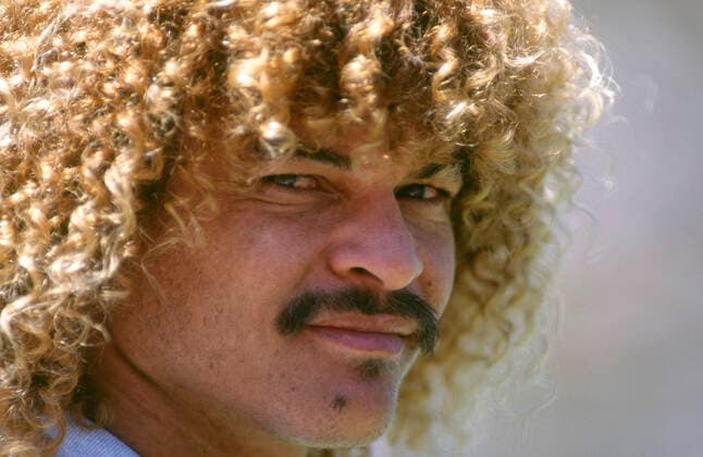 Carlos Valderrama 26 June 1994 San Francisco - FIFA World Cup, WM, Weltmeisterschaft, Fussball - Switzerland v Colombia - Colombian captain Carlos Valderrama with his corkscrew hair style (photo by Mark Leech) San Francisco USA *** Carlos Valderrama 26. Juni 1994 San Francisco FIFA-Weltpokal Schweiz gegen Kolumbien Der kolumbianische Kapitän Carlos Valderrama mit seiner Korkenzieherfrisur Foto  Copyright: xMarkxLeechxOffside