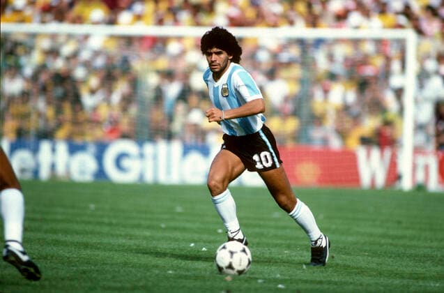 Argentina v Brazil FIFA World Cup, WM, Weltmeisterschaft, Fussball 02 July 1982 Barcelona - FIFA World Cup - Argentina v Brazil - Diego Maradona of Argentina - (photo by Mark Leech) Barcelona Spain *** Argentinien gegen Brasilien Fußball-Weltmeisterschaft 02. Juli 1982 Barcelona Fußball-Weltmeisterschaft Argentinien gegen Brasilien Diego Maradona aus Argentinien Foto von Mark Leech Barcelona Spanien  Copyright: xMarkxLeechxOffside