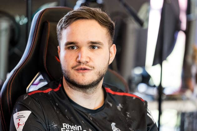 Medienrunde bevestor Virtual Bundesliga 1. FC Koeln; 25.03.2022 Im Mediengespraech: Tim TheStrxngeR Katnawatos Medienrunde bevestor Virtual Bundesliga 1. FC Koeln; eSports Lounge RheinEnergie Stadion, Koeln