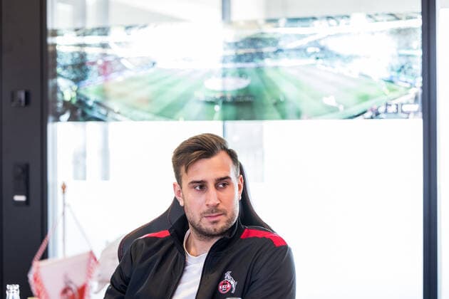 Medienrunde bevestor Virtual Bundesliga 1. FC Koeln; 25.03.2022 Simon Stoecker (Projektmanager eSports 1. FC Koeln) Medienrunde bevestor Virtual Bundesliga 1. FC Koeln; eSports Lounge RheinEnergie Stadion, Koeln