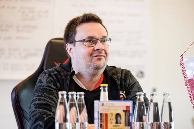 Medienrunde bevestor Virtual Bundesliga 1. FC Koeln; 25.03.2022 Peter Petkus Schwab Medienrunde bevestor Virtual Bundesliga 1. FC Koeln; eSports Lounge RheinEnergie Stadion, Koeln