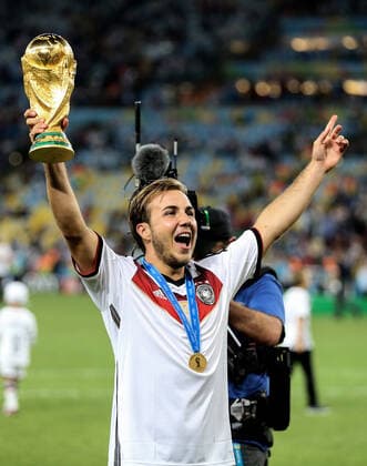 Football - 2014 FIFA World Cup, WM, Weltmeisterschaft, Fussball - Final - Germany v Argentina 13 July 2014 - FIFA World Cup - Final - Germany v Argentina - Mario Gotze of Germany celebrates with the world cup - Photo: Marc Atkins Offside. Rio de Janeiro Brazil *** Fußball Finale der FIFA Fussball-Weltmeisterschaft 2014 Deutschland gegen Argentinien 13. Juli 2014 Finale der FIFA Fussball-Weltmeisterschaft Deutschland gegen Argentinien Mario Götze aus Deutschland feiert mit dem Weltpokal Foto Marc Atkins Abseits Rio de Janeiro Brasilien  Copyright: xMarcxAtkinsxOffside