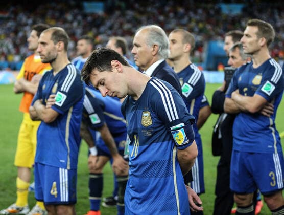 Football - 2014 FIFA World Cup, WM, Weltmeisterschaft, Fussball - Final - Germany v Argentina 13 July 2014 - FIFA World Cup - Final - Germany v Argentina - A dejected Lionel Messi of Argentina reacts after the defeat - Photo: Marc Atkins Offside. Rio de Janeiro Brazil *** Fußball Finale der FIFA Fussball-Weltmeisterschaft 2014 Deutschland gegen Argentinien 13. Juli 2014 Finale der FIFA Fussball-Weltmeisterschaft Deutschland gegen Argentinien Ein niedergeschlagener Lionel Messi aus Argentinien reagiert nach der Niederlage Foto Marc Atkins Abseits Rio de Janeiro Brasilien  Copyright: xMarcxAtkinsxOffside