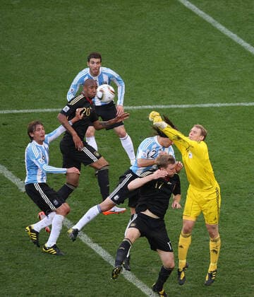 Argentina v Germany 03 07 2010 World Cup . Argentina v Germany. German goalkeeper Manuel Neuer punches the ball clear. Photo: Mark Leech. Cape Town Western Cape South Africa *** Argentinien gegen Deutschland 03 07 2010 Weltmeisterschaft Argentinien gegen Deutschland Der deutsche Torwart Manuel Neuer wehrt den Ball ab Foto Mark Leech Kapstadt Westkap Südafrika  Copyright: xMarkxLeechxOffside al