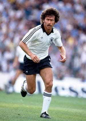 FIFA World Cup, WM, Weltmeisterschaft, Fussball 1982 11 7 1982 World Cup Final 1982. Italy v West Germany. Paul Breitner. Photo: Mark Leech Offside Madrid Spain *** FIFA Fussball-Weltmeisterschaft 1982 11 7 Fussball-Weltmeisterschaftsfinale 1982 Italien gegen Westdeutschland Paul Breitner Foto Mark Leech Abseits Madrid Spanien  Copyright: xMarkxLeechxOffside al