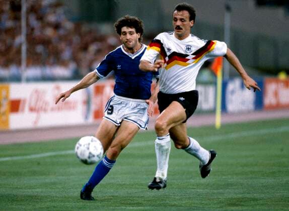 FIFA World Cup, WM, Weltmeisterschaft, Fussball 1990 8 7 1990 Football World Cup 1990. West Germany v Argentina. Gustavo Dezotti and Juergen Kohler. Photo: Mark Leech Offside Rome Italy *** Fußball-Weltmeisterschaft 1990 8 7 1990 Fußball-Weltmeisterschaft 1990 Westdeutschland gegen Argentinien Gustavo Dezotti und Jürgen Kohler Foto Mark Leech Abseits Rom Italien  Copyright: xMarkxLeechxOffside al