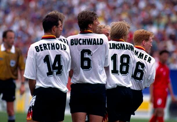 FIFA World Cup, WM, Weltmeisterschaft, Fussball 1994 2 7 1994 Football World Cup 1994 - Belgium v Germany - The German players line up in a wall Photo: Offside Mark Leech Chicago USA *** FIFA WORLD CUP 1994 2 7 Fußball-Weltmeisterschaft 1994 Belgien gegen Deutschland Die deutschen Spieler stellen sich in einer Mauer auf Foto Abseits Mark Leech Chicago USA  Copyright: xMarkxLeechxOffside al
