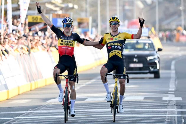 Bilder des Jahres 2022, Sport 03 März Sport Themen der Woche KW12 Belgian Wout Van Aert of Team Jumbo-Visma and French Christophe Laporte of Jumbo-Visma celebrate after winning the E3 Saxo Bank Classic cycling race, 203,9km from and to Harelbeke, Friday 25 March 2022. DIRKxWAEM  x26083709x