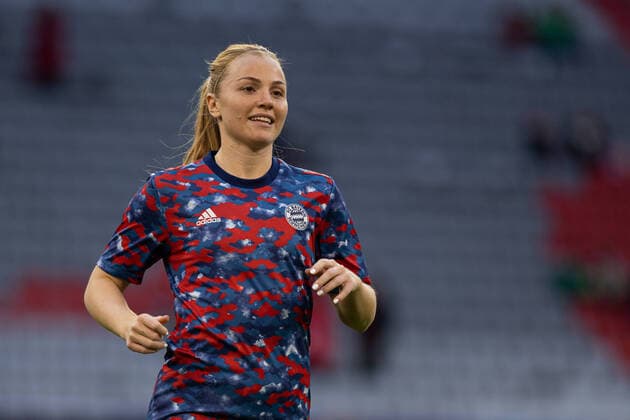 22.03.2022, xedx, GER, Muenchen, Allianz Arena, Champions League, Uefa Women˜s Champions League, UWCL, Saison 2021 2022, Viertelfinale, quarter finals, photogreva FC Bayern Muenchen Frauen Paris Saint Germain Frauen, FCB, PSG, womensoccer Warm Up, Aufwaermen, Glodis Viggosdottir DFL regulations prohibit any use of photographs as image sequences and or quasi-video