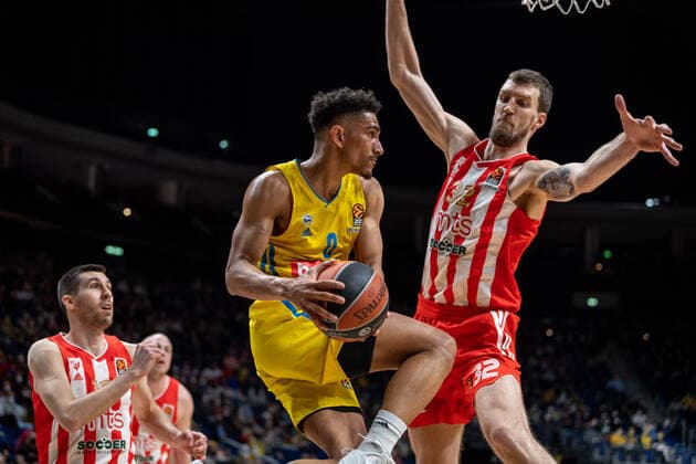 Basketball Berlin 25.03.2022 Saison 2021 2022 Euroleague Regular Season Alba Berlin - Crvena zvezda mts Belgrad Maodo Lo (Alba Berlin, No.00) Ognjen Kuzmic (Belgrad, No.32)
