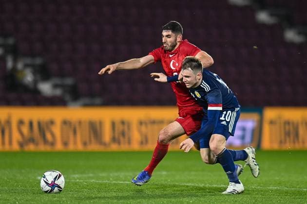 Scotland v Turkey U21, U 21 UEFA EUROPEAN CHAMPIONSHIPS 25 03 2022. Qualifier Scotland s Marc Leonard pulls back Turkey s Dogucan Haspolat during the U21 UEFA EUROPEAN CHAMPIONSHIPS qualification match between Scotland and Turkey at Tynecastle Park, Edinburgh, Scotland on 25 March 2022. Editorial use only , Copyright: xMalcolmxMackenziex PSI-14952-0010