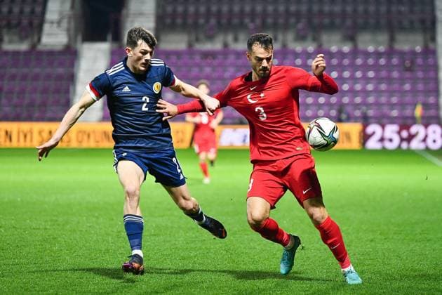 Scotland v Turkey U21, U 21 UEFA EUROPEAN CHAMPIONSHIPS 25 03 2022. Qualifier Turkey s Cemali Sertel shields the ball from Scotland s Calvin Ramsey during the U21 UEFA EUROPEAN CHAMPIONSHIPS qualification match between Scotland and Turkey at Tynecastle Park, Edinburgh, Scotland on 25 March 2022. Editorial use only , Copyright: xMalcolmxMackenziex PSI-14952-0015