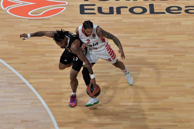 Chris Jones (asvel) vs Tyler Dorsey (olympakios) BASKETBALL : LDLC ASVEL vs Olympiakos - Euroligue - 25 03 2022 FredericChambert Panoramic 