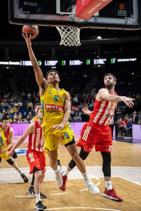 Basketball Berlin 25.03.2022 Saison 2021 2022 Euroleague Regular Season Alba Berlin - Crvena zvezda mts Belgrad Maodo Lo (Alba Berlin, No.00) Stefan Lazarevic (Belgrad, No.02)